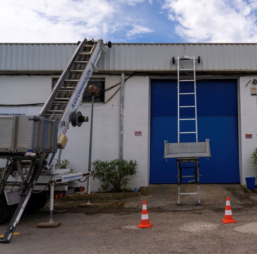 Plataforma Elevadora para Monbiliario en Ibiza