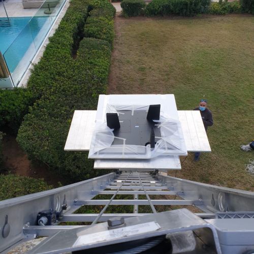 Vista de la escalera mecánica de la plataforma elevadora